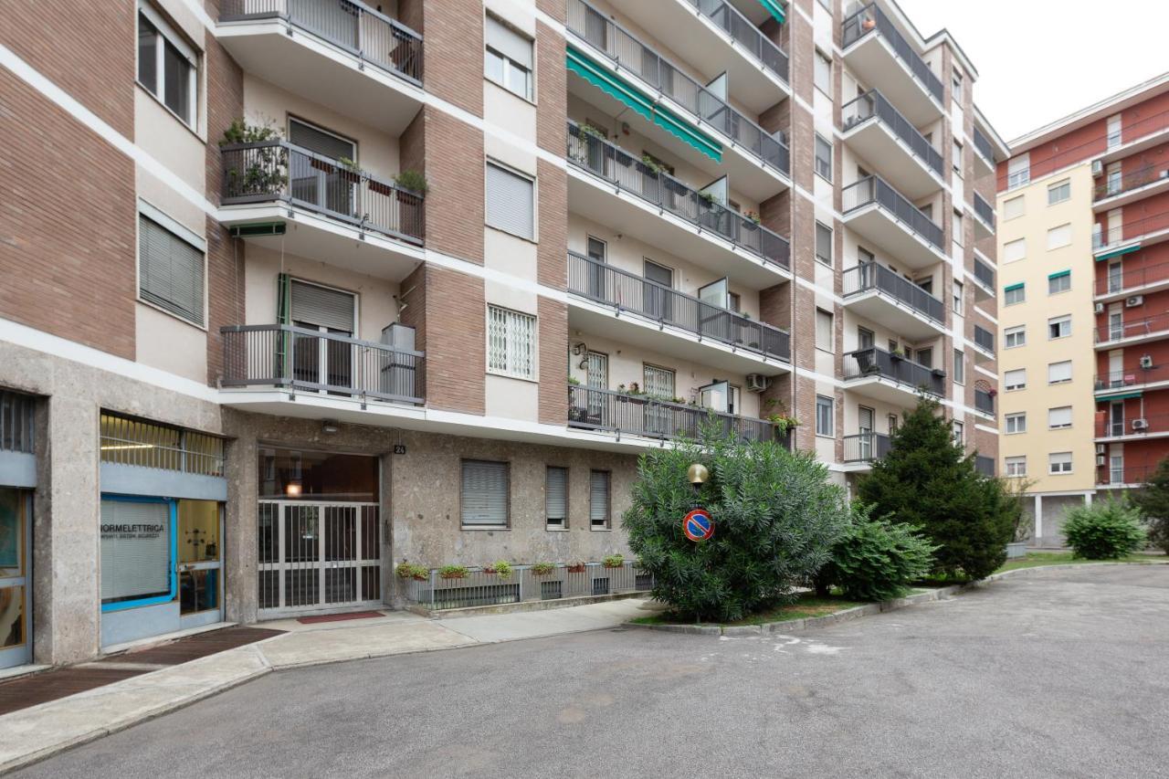 מילאנו Apartment With Balcony -Bisceglie Red Line Subway מראה חיצוני תמונה